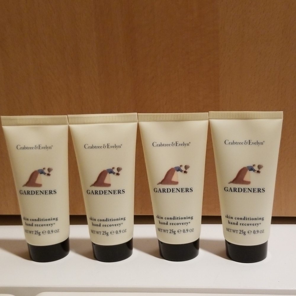4 FOR 18Crabtree & Evelyn hand recovery